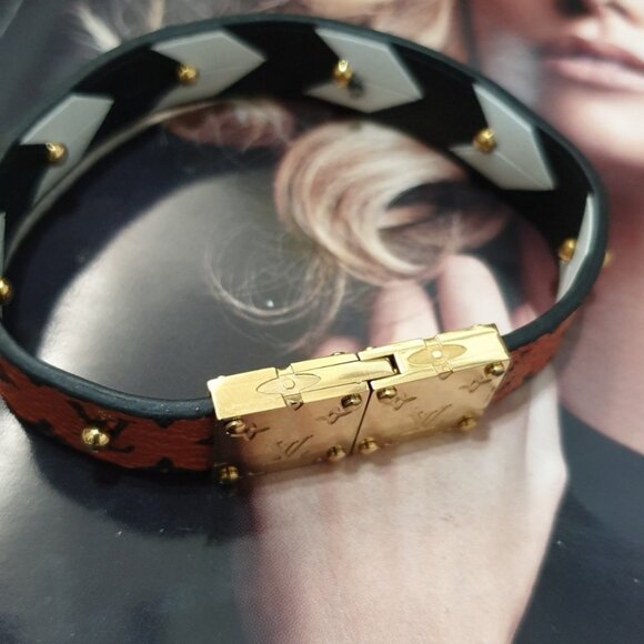 Louis Vuitton Leather Cuff Gold Double Face Unisex Bangle Bracelet Accessory - Picture 4 of 9